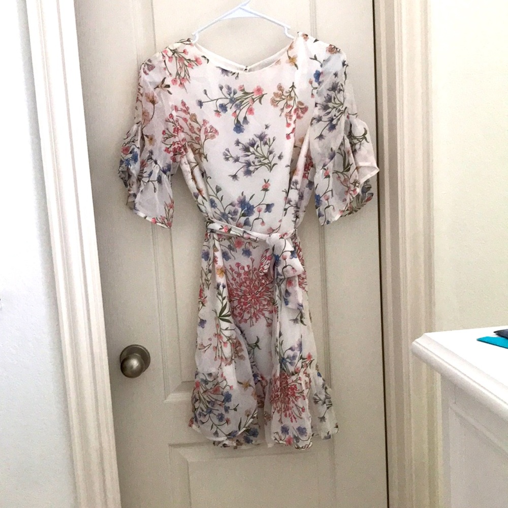 Selfie Leslie white floral dress